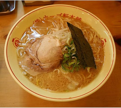 Bowl of ISLAND FOODS Kichijoji Hopuken Honpo Lard Soy Sauce Ramen with pork, seaweed, and green onions.