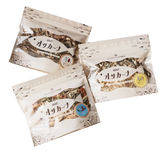 Osacana Fish Almond snacks packaging showcasing Japanese flavors with nuts and spices.