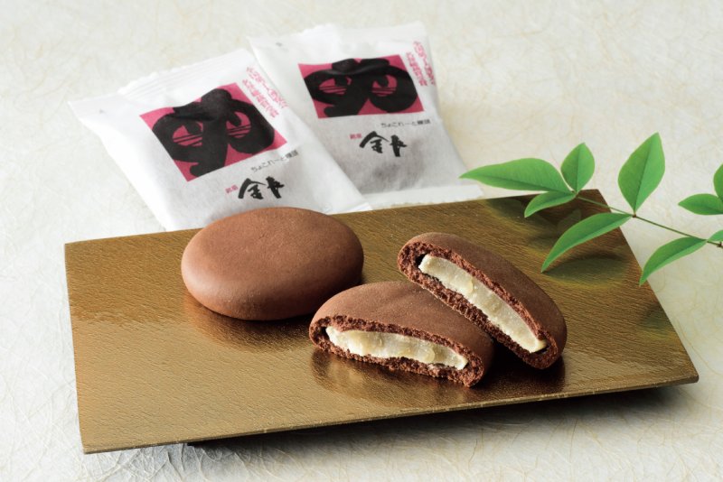 ICHIOKA SEIKA Chocolate and White Bean Bun on a tray, showcasing bittersweet chocolate skin and light white bean paste filling.