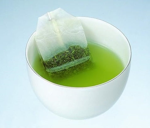 IYEMON CHA Sencha with Matcha tea bag in a white cup, showcasing vibrant green tea color.