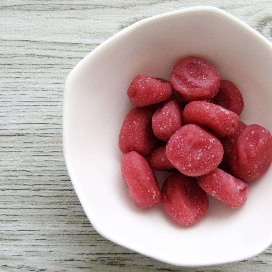 Koumemaru Soft Plum 45g made with Kishu Nanko plum and apple, displayed in a white bowl on a textured surface.
