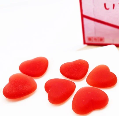 Heart-shaped Nara Kotoka strawberry gummies on white surface, sweet and juicy, perfect for gifts. Contains gelatin and soybean.